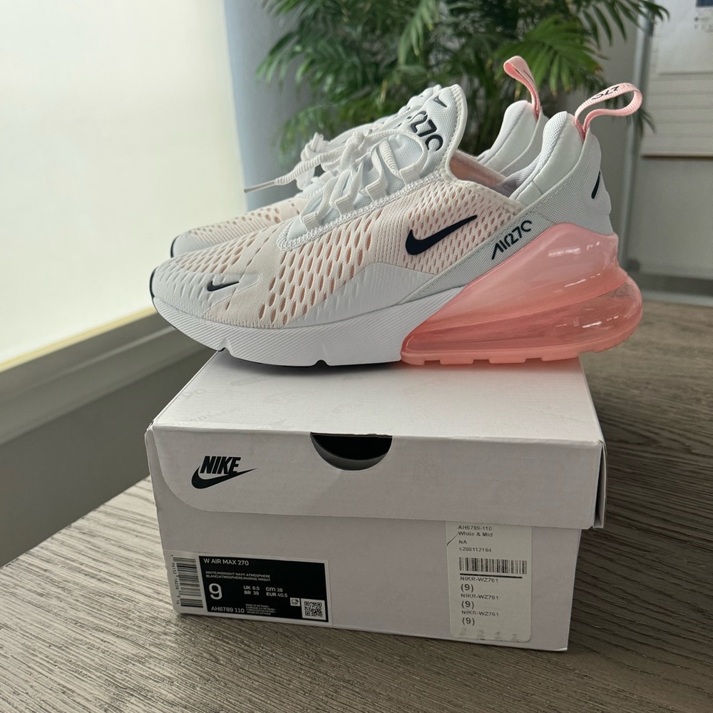 Women’s Nike Air Max 270 Wht Navy Pink Size 9 NWT